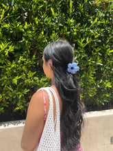 Load image into Gallery viewer, Cutesy Flower Clips
