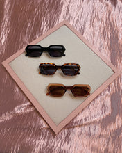 Load image into Gallery viewer, Like A Diamond Sunnies
